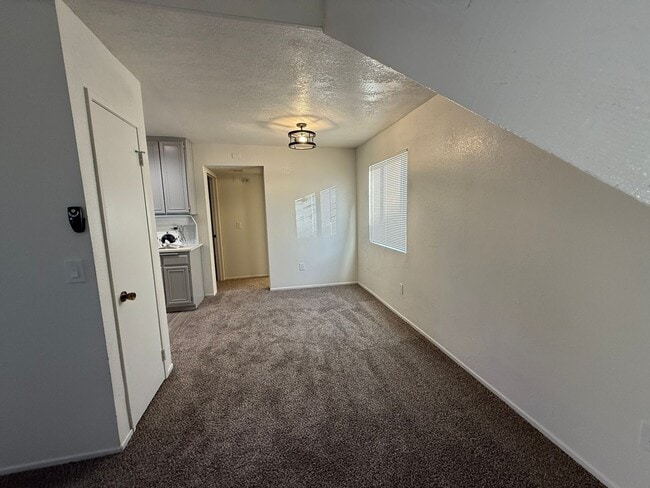 Building Photo - Victorville-3 Bedroom2 Bathrooms,2 Story Home, New Paint, New Carpet,