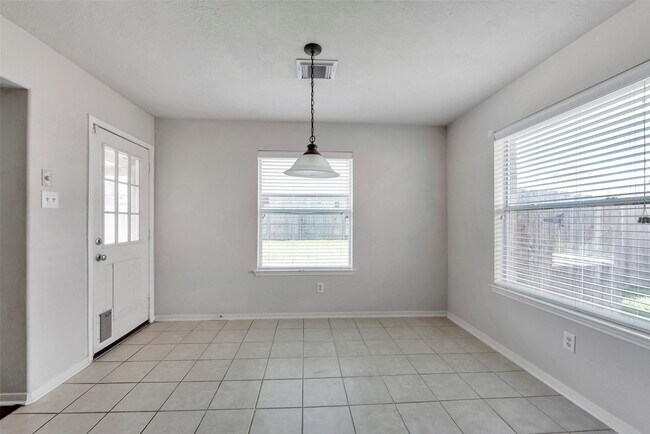 Building Photo - 2239 Waxwing Dr