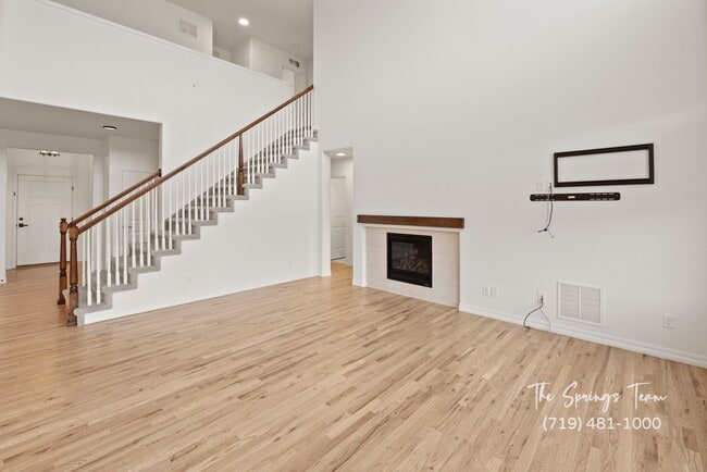 Building Photo - Luxury 5-Bedroom Home in the Award-Winning...