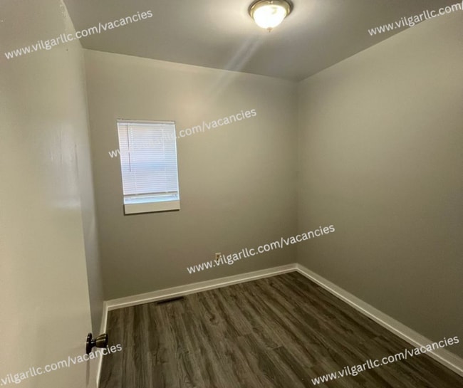 Building Photo - 3910 Deodar St