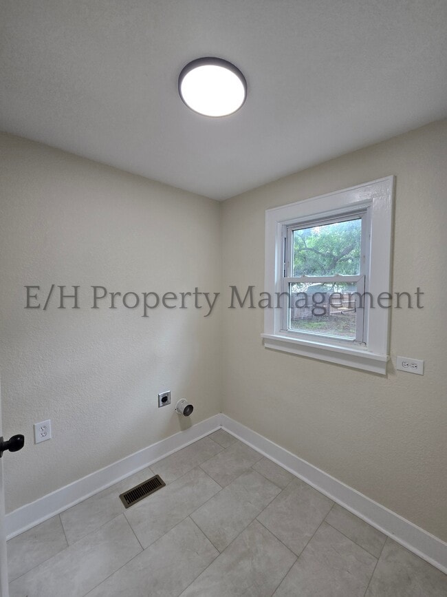 Building Photo - 244 N Athenian Ave
