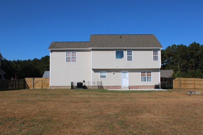 Building Photo - Beautiful Home in Hubert