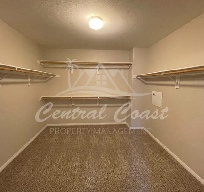 Building Photo - 2235 Nightshade Ln