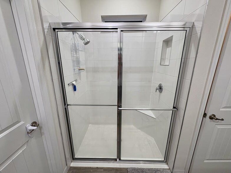 Master shower - 1620 Delphi Way