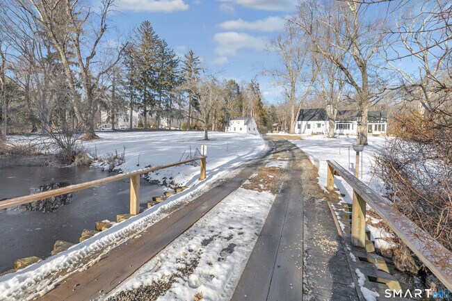 Building Photo - 70 Cranbury Rd