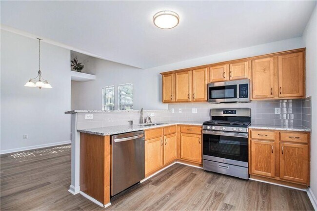 Building Photo - 430 Fairlawn Dr