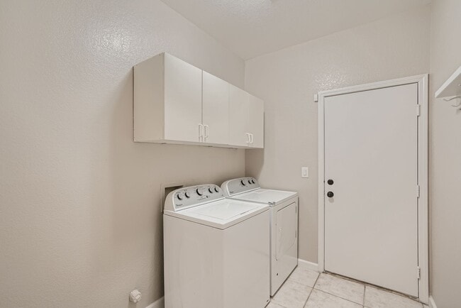 Building Photo - Amazingly beautiful one story house in Summerlin with pool!