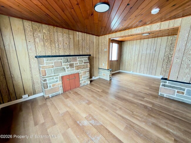 Building Photo - 41 Drummond St