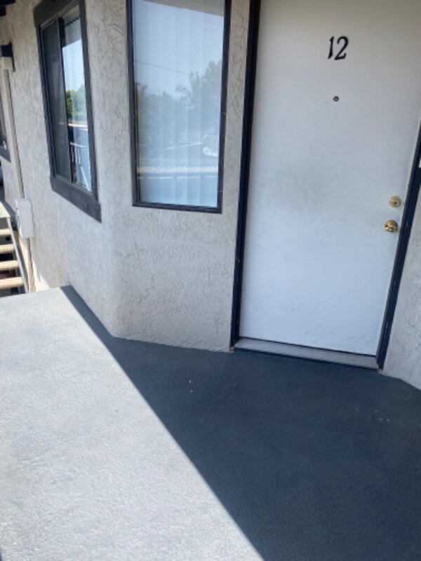 Building Photo - 404 Sierra Vista St