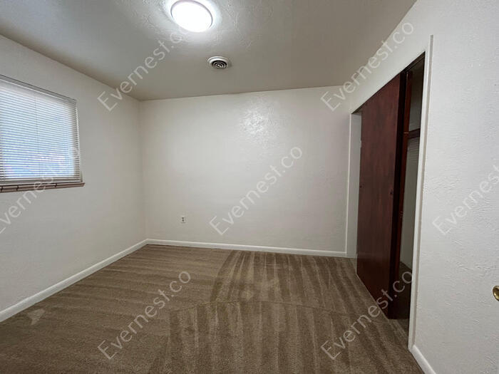 Building Photo - 906 1/2 Carlisle Street