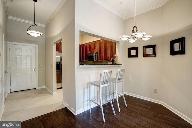 Building Photo - 4950 Brenman Park Dr