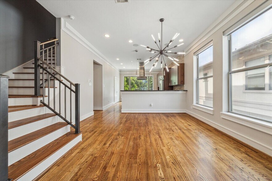 Building Photo - 6126 Clyde St