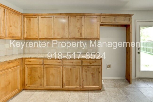 Building Photo - 3 Bed | Bath in Broken Arrow!