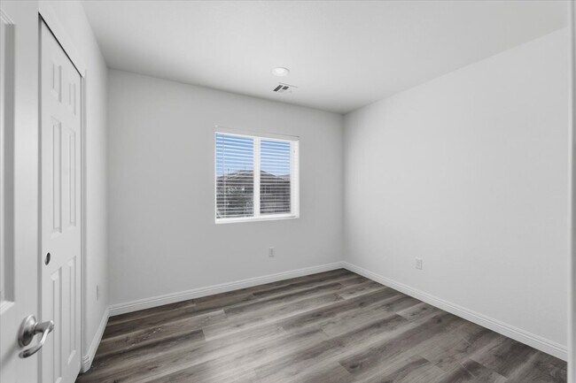 Building Photo - 752 Looking Bear Ct