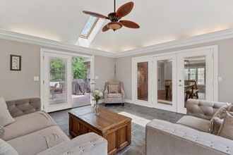 Building Photo - 6 Fur Ct W