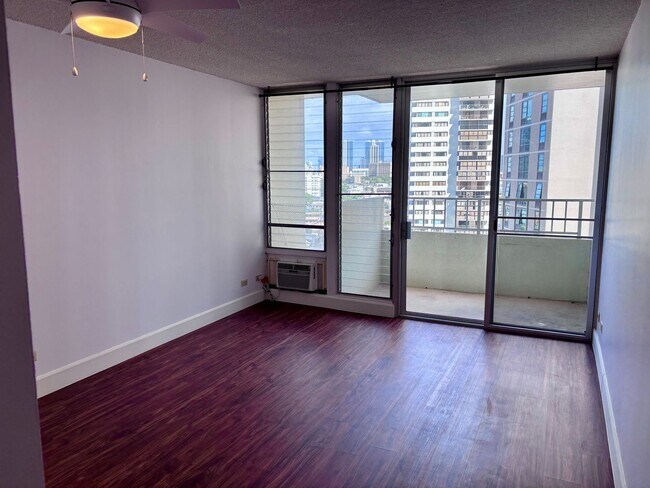 Building Photo - For Rent | New Renovated 1 Bedroom, 1 Bathroom with 1 Assigned Covered Parking at Scenic Tower