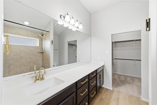 Building Photo - 104 Crooked Trail