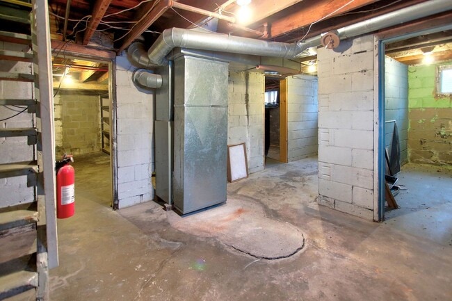 Building Photo - 140/142 E 15th Street