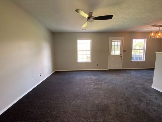 Building Photo - Now Available - 2 Bed 2 Bath House in Brit...
