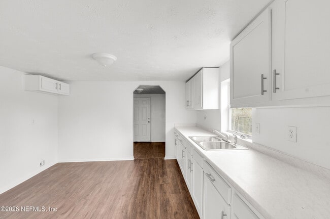 Building Photo - 3035 Lucoma Dr