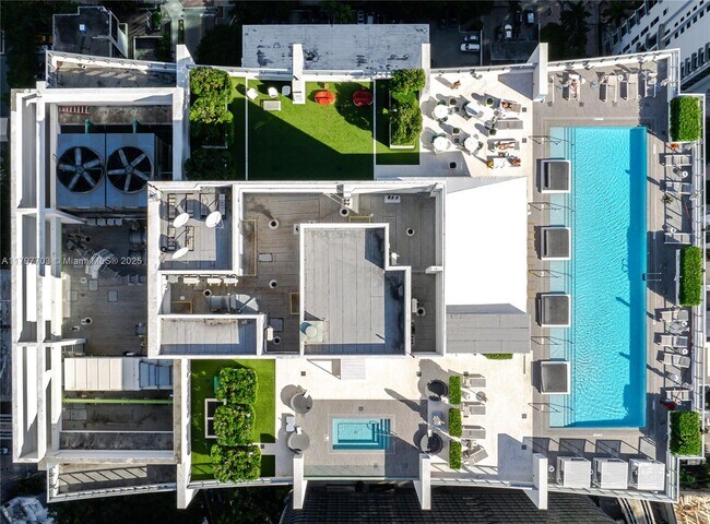 Building Photo - 1010 Brickell Ave