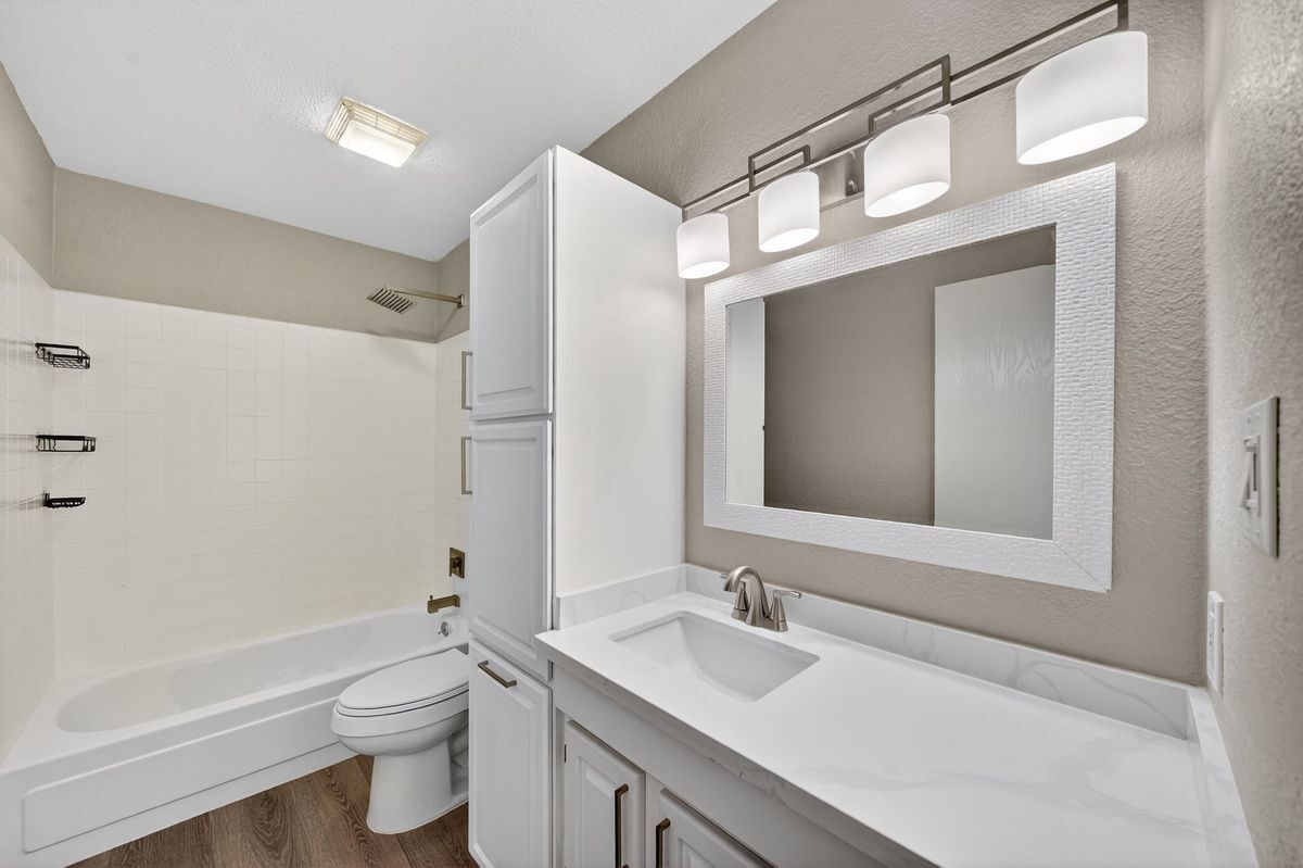 Building Photo - 809 Peacock Ct