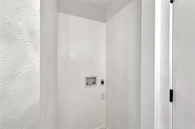 Building Photo - 6 Brompton Dr