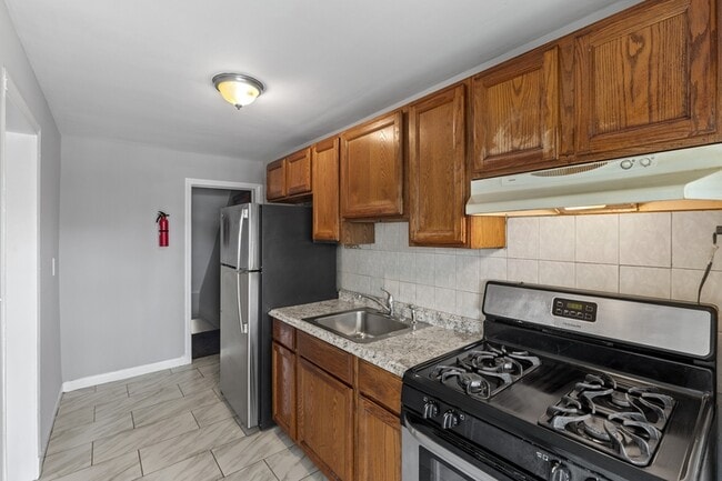 Building Photo - 3725 Elmley Ave