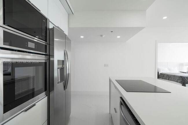 Building Photo - 7601 E Treasure Dr