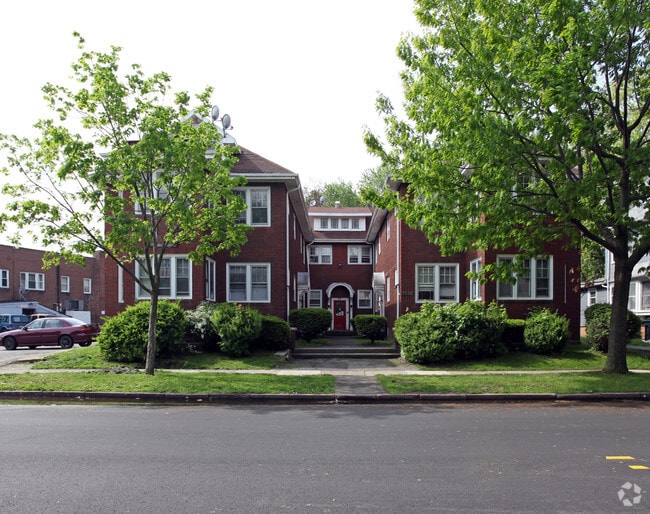 Building Photo - 535 Parsells Ave