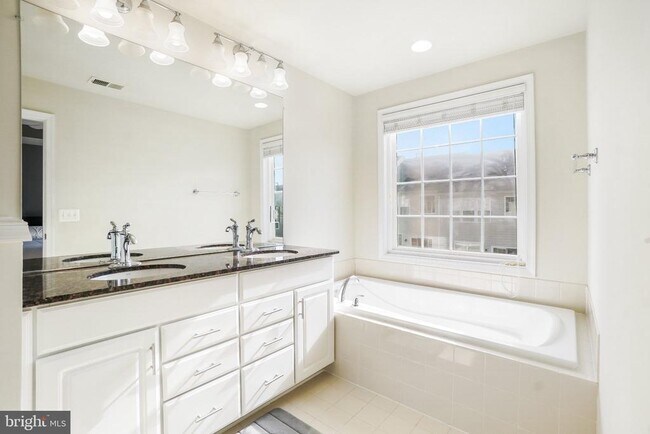 Building Photo - 14899 Potomac Branch Dr