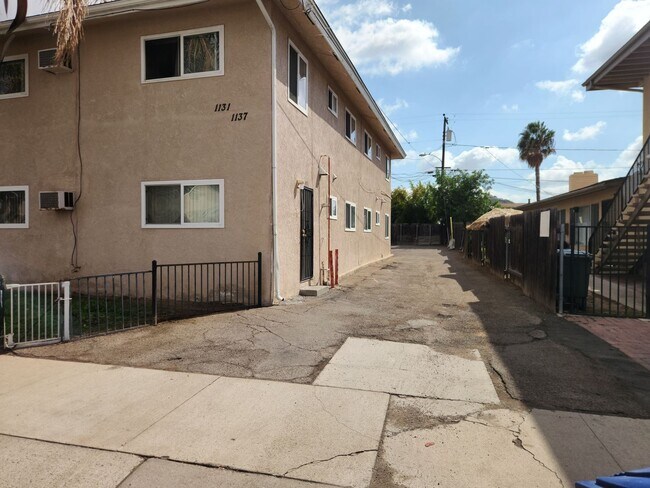 Building Photo - Affordable 2 bedroom, 1 Bath Lower Unit