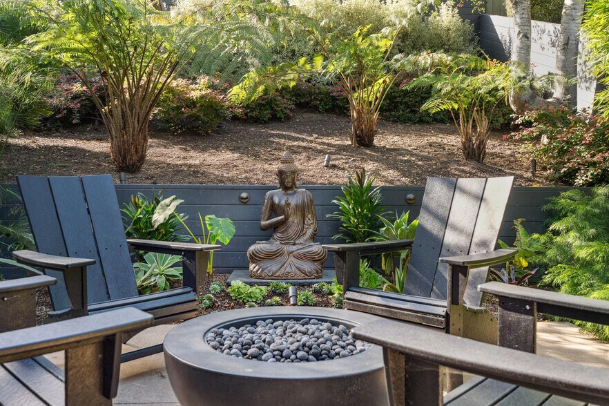 Building Photo - 664 Woodmont Ave