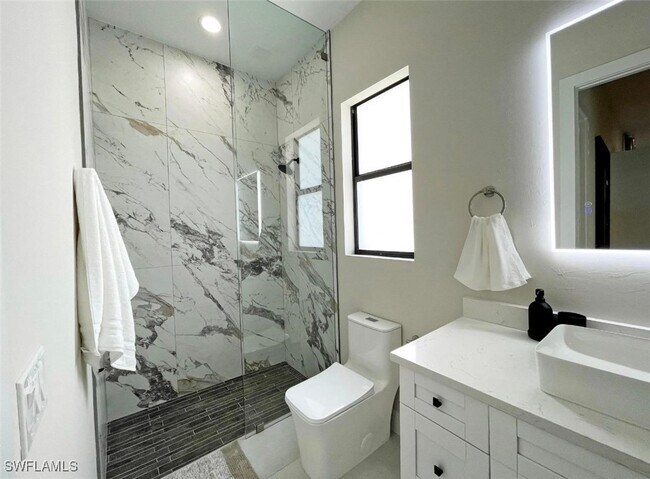 Building Photo - 687 23rd St SW