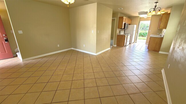 Building Photo - 112 Sendero Dr