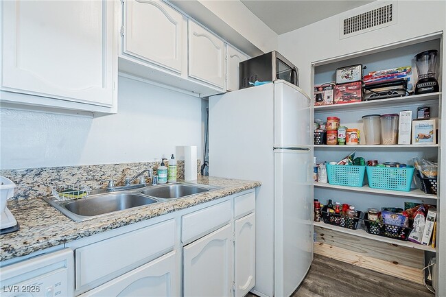 Building Photo - 5168 Garden Ln