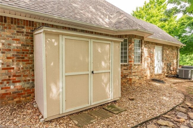 Building Photo - 2912 Cliff Dr