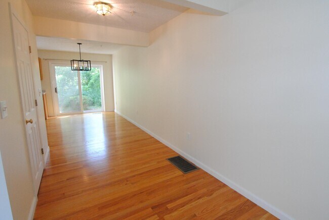 Building Photo - 68 Georgetown Dr