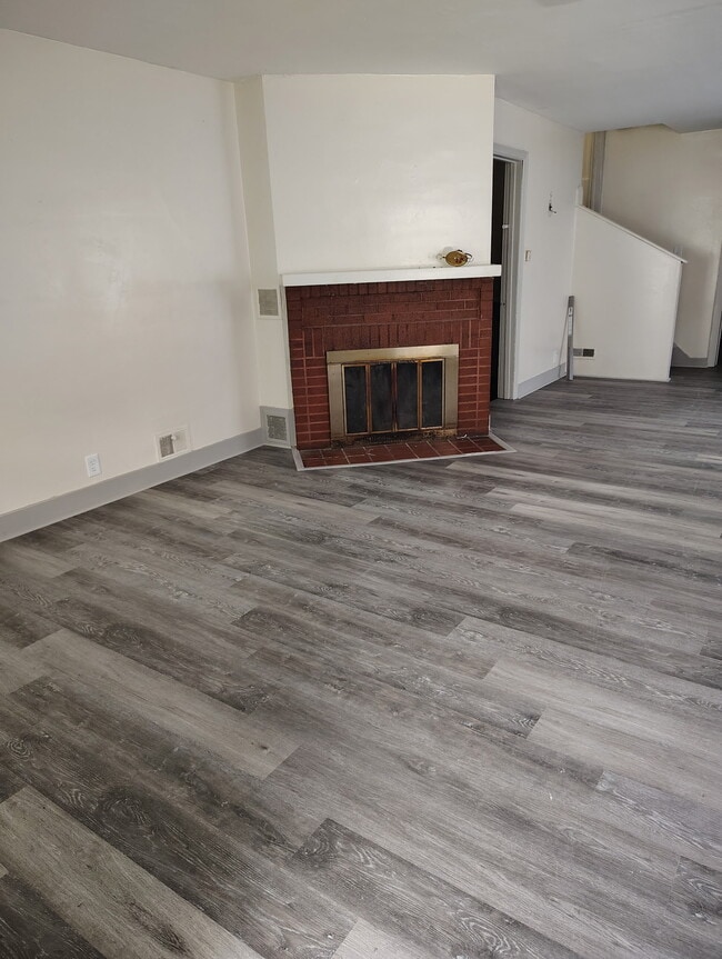 Primary Photo - 531 W Pearson St