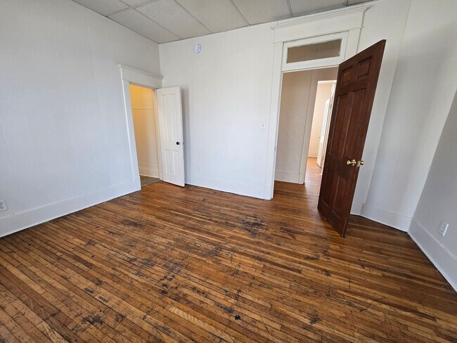 Building Photo - 1007 N Mason St