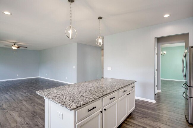 Building Photo - Beautiful 5 Bedroom Home For Rent