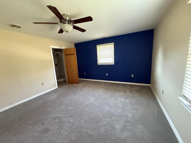 Building Photo - 12 Nelson Dr