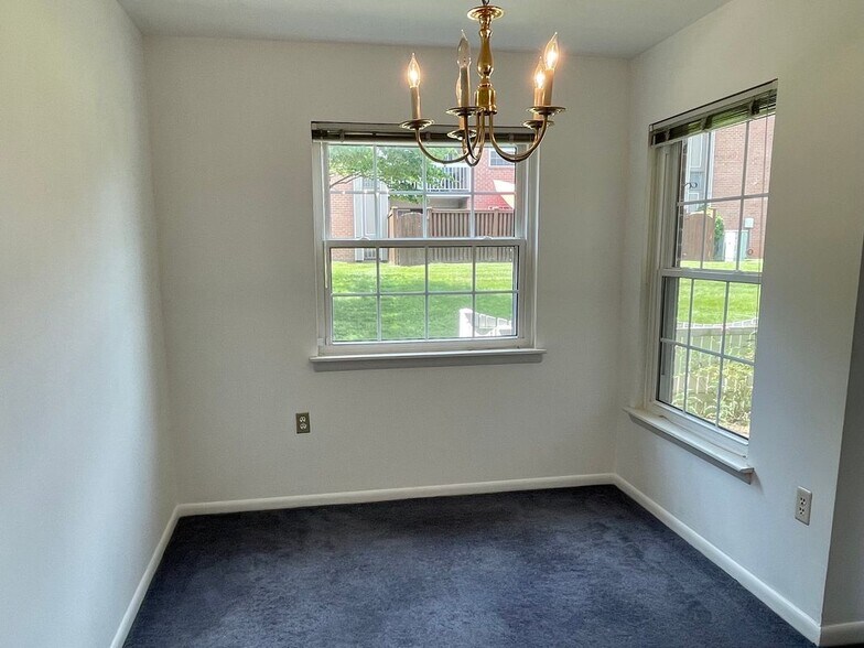 Building Photo - 1954 Kennedy Dr