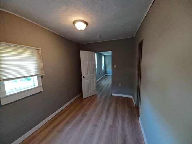 Building Photo - 10179 Bon Oak Dr