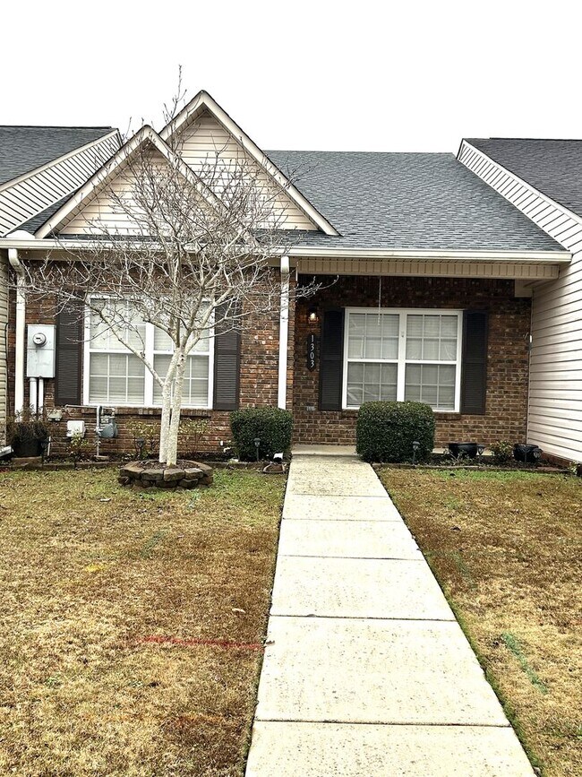 Building Photo - Freshly Renovated 2-Bed, 2-Bath Home