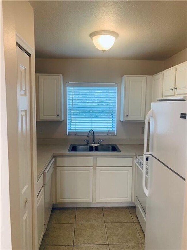 Building Photo - Charming 2-Bed, 2-Bath Home with Garage & Storage – Apply Today!