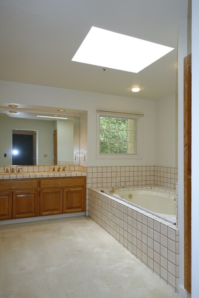 Building Photo - Spacious home, close to downtown Los Altos.  Easy commute location. Great Los Altos Schools!