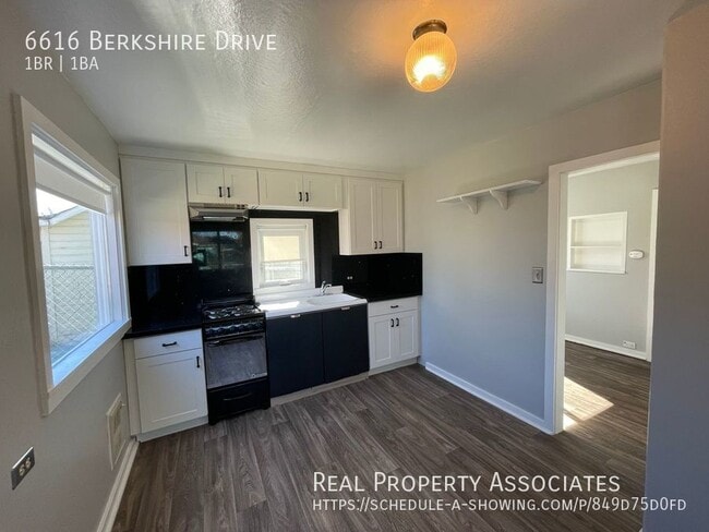 Building Photo - 6616 Berkshire Dr
