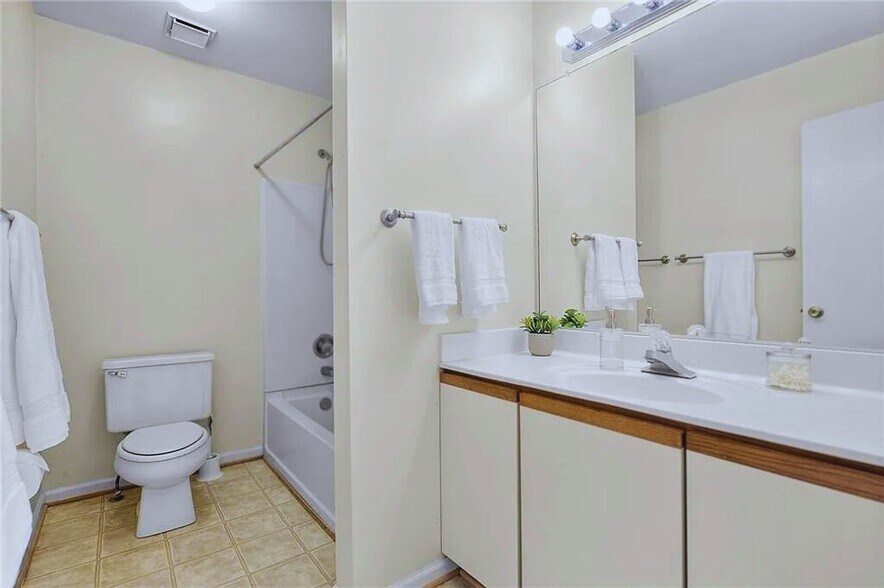 Building Photo - 2303 Merl Cir