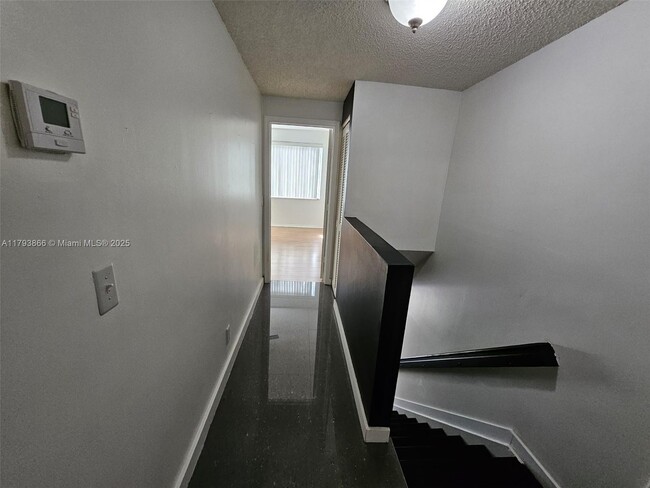 Building Photo - 117 SW 96th Ave